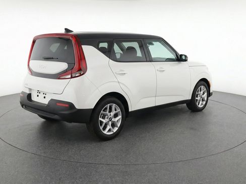 Used 2025 Kia Soul LX w/ LX Technology Package FWD image 9