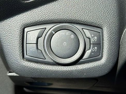 Used 2019 Ford Escape SE image 6