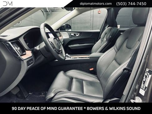 Used 2024 Volvo XC60 T8 Ultimate AWD/4WD image 18