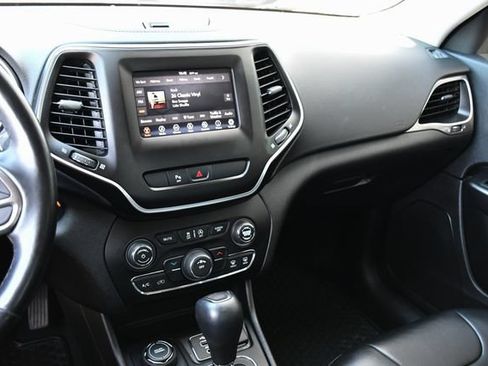 Used 2020 Jeep Cherokee Latitude Plus w/ Cold Weather Group AWD/4WD image 20