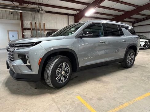 Used 2026 Chevrolet Traverse LT image 4