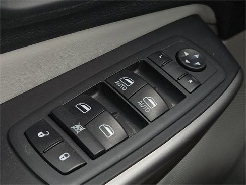 Used 2020 Jeep Cherokee Limited image 28