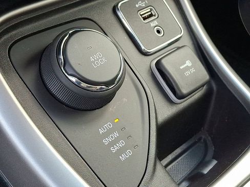 Used 2020 Jeep Compass Latitude w/ Popular Equipment Group AWD/4WD image 24