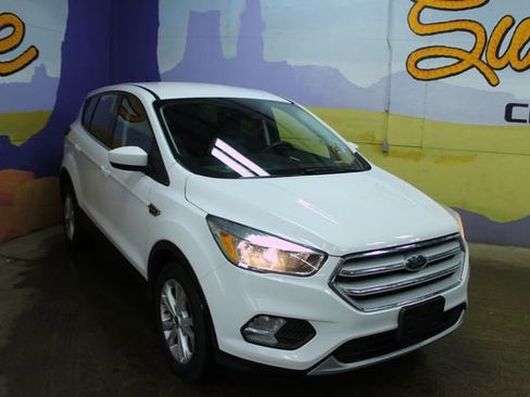 Used 2019 Ford Escape SE w/ Ford Safe & Smart Package image 2