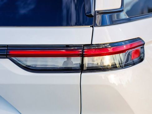 New 2025 Jeep Grand Cherokee Altitude image 10