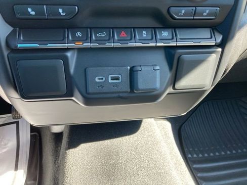 Used 2022 Chevrolet Silverado 1500 LT AWD/4WD image 31