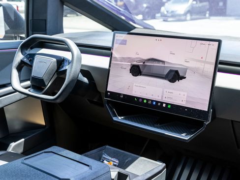 Used 2024 Tesla Cybertruck AWD Crew Cab image 28