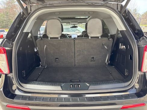 Used 2021 Ford Explorer XLT w/ Equipment Group 202A image 18