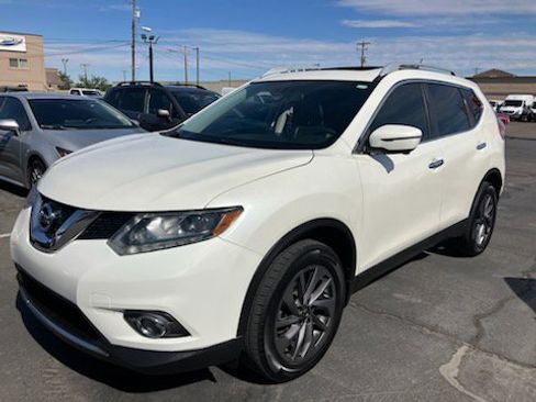 Used 2016 Nissan Rogue SL image 2