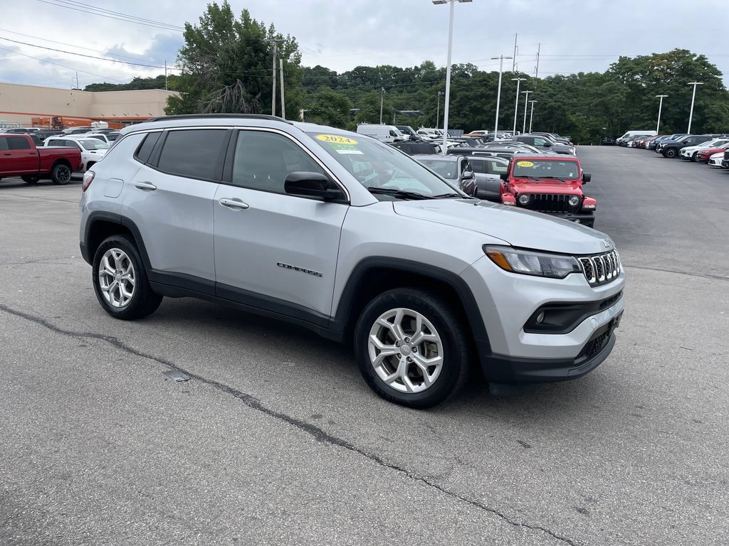 Used 2024 Jeep Compass Latitude AWD/4WD image 6