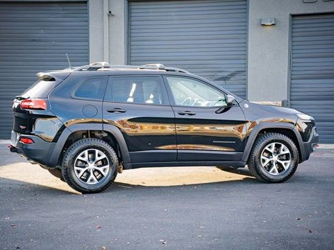 Used 2018 Jeep Cherokee Trailhawk w/ Cold Weather Group image 7