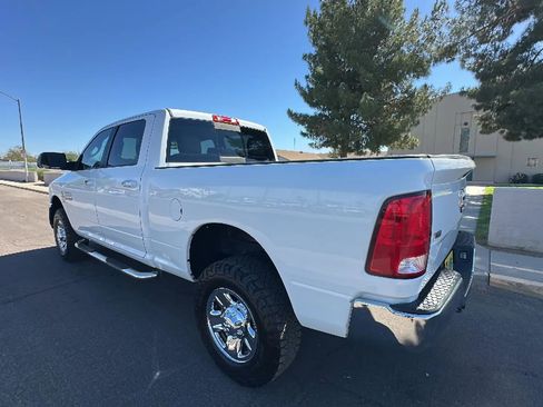 Used 2018 RAM 2500 SLT AWD/4WD image 2