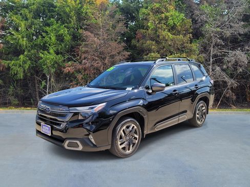Certified 2025 Subaru Forester Limited AWD/4WD image 1