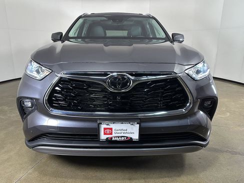 Used 2024 Toyota Highlander Platinum image 6