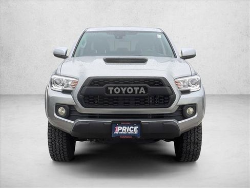 Used 2022 Toyota Tacoma SR5 AWD/4WD image 2