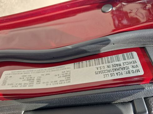 Used 2024 Jeep Grand Cherokee Altitude image 36