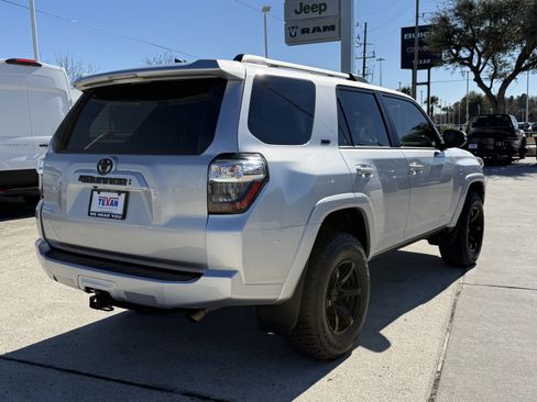 Used 2023 Toyota 4Runner SR5 Premium image 5
