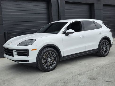 Certified 2024 Porsche Cayenne image 1
