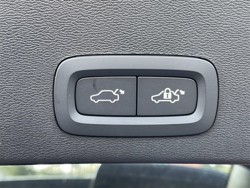 Used 2024 Volvo XC40 Recharge Plus w/ Protection Package Premier image 13
