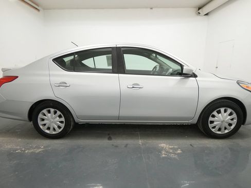 Used 2017 Nissan Versa SV FWD image 9
