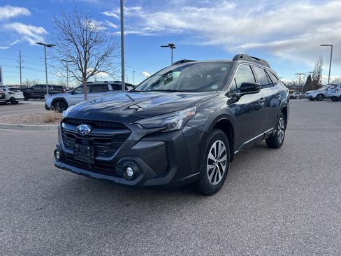 Used 2023 Subaru Outback Premium image 13