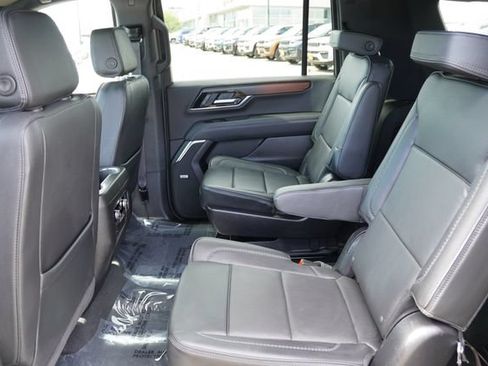 Used 2025 GMC Yukon XL Denali AWD/4WD image 18