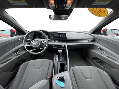 Used 2021 Hyundai Elantra SEL image 16