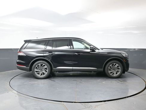 Used 2023 Lincoln Aviator AWD image 2