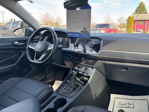 Used 2024 Volkswagen Jetta SE image 28