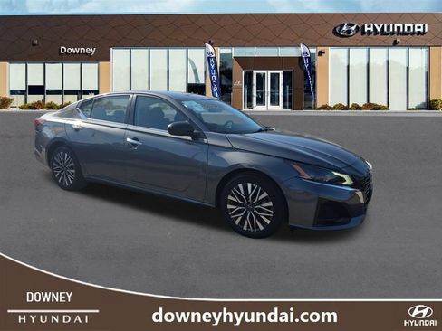 Used 2025 Nissan Altima 2.5 SV FWD image 7