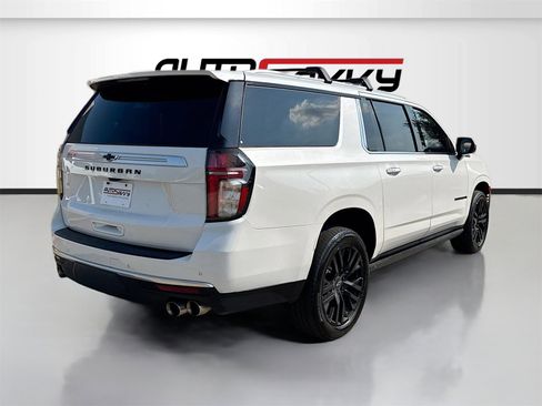 Used 2023 Chevrolet Suburban High Country w/ Premium Package image 7