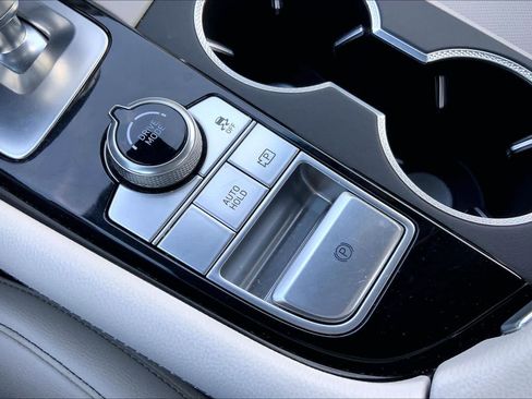 Used 2025 Genesis G70 2.5T RWD image 35