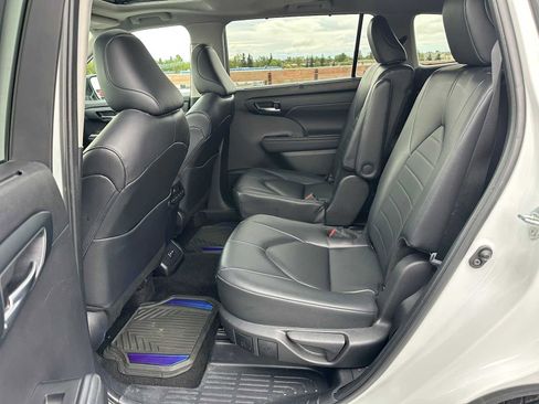 Used 2024 Toyota Highlander LE image 18