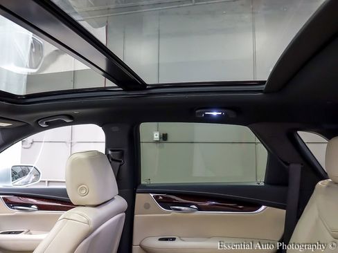 Used 2017 Cadillac XT5 Luxury w/ Driver Awareness Package AWD/4WD image 13