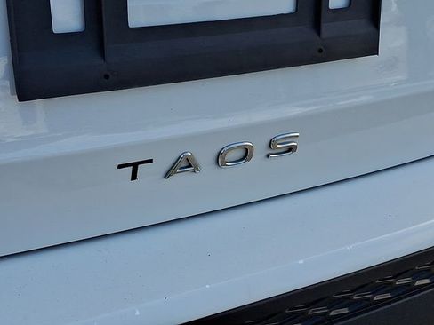 Used 2024 Volkswagen Taos SE image 32