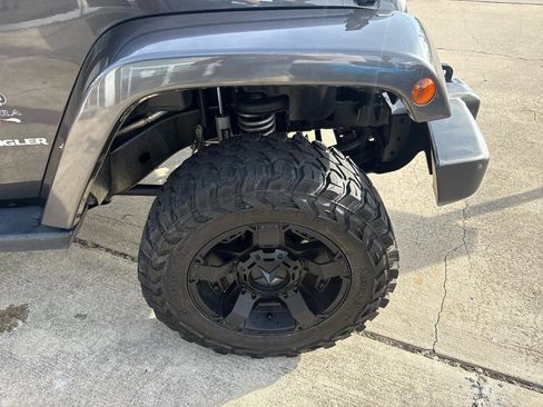 Used 2017 Jeep Wrangler Sahara w/ Connectivity Group image 19