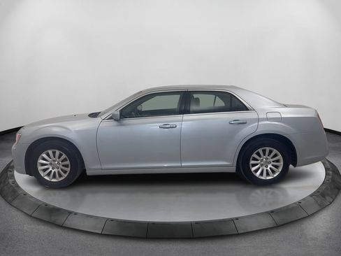 Used 2013 Chrysler 300 RWD image 8