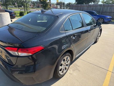 Used 2021 Toyota Corolla LE FWD image 5