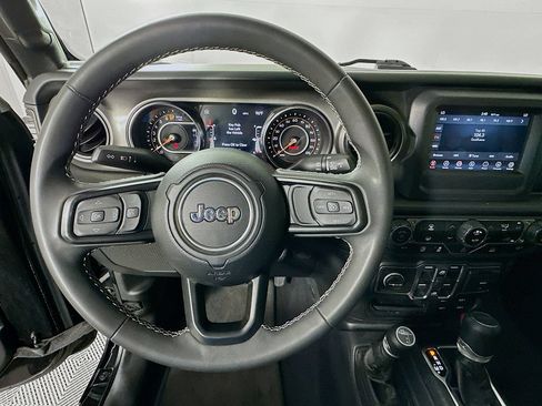 Used 2023 Jeep Gladiator Sport AWD/4WD image 11