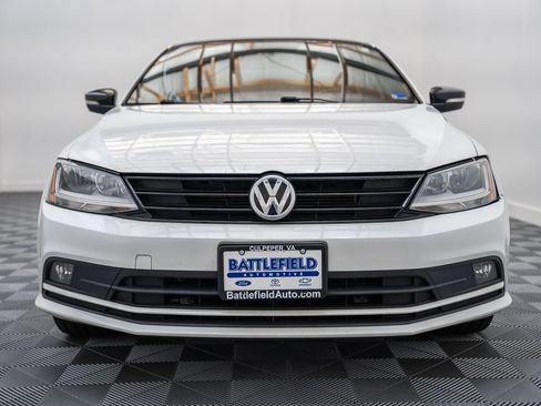 Used 2018 Volkswagen Jetta Sport FWD image 2