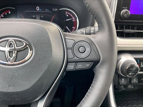 Used 2023 Toyota RAV4 XLE w/ Convenience Package image 24