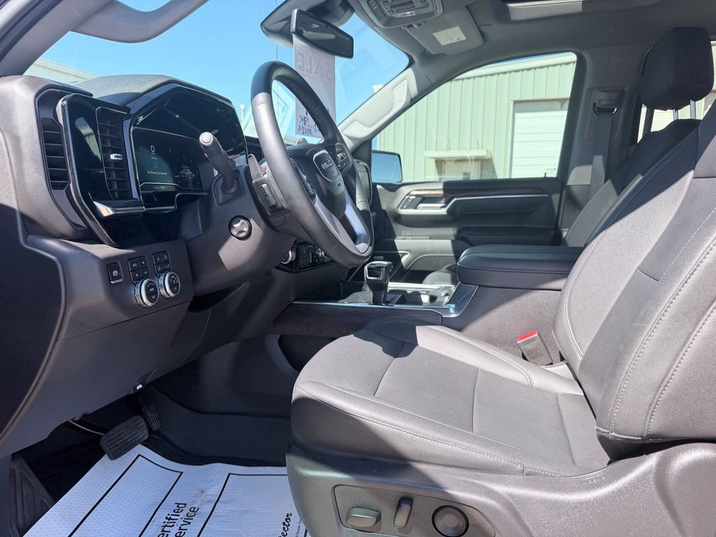 Used 2024 GMC Sierra 1500 SLT AWD/4WD image 17