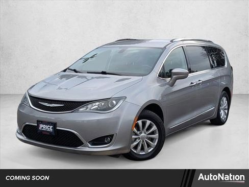 Used 2018 Chrysler Pacifica Touring-L image 1