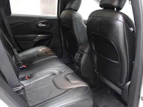 Used 2022 Jeep Cherokee Limited image 29