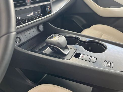 Used 2025 Nissan Rogue SV image 42