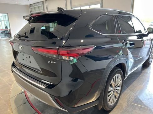 New 2026 Toyota Highlander Platinum AWD/4WD image 6