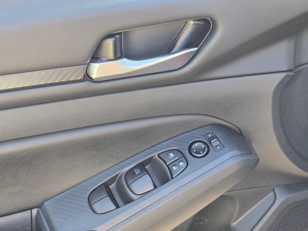Used 2024 Nissan Altima 2.5 SV AWD/4WD image 22
