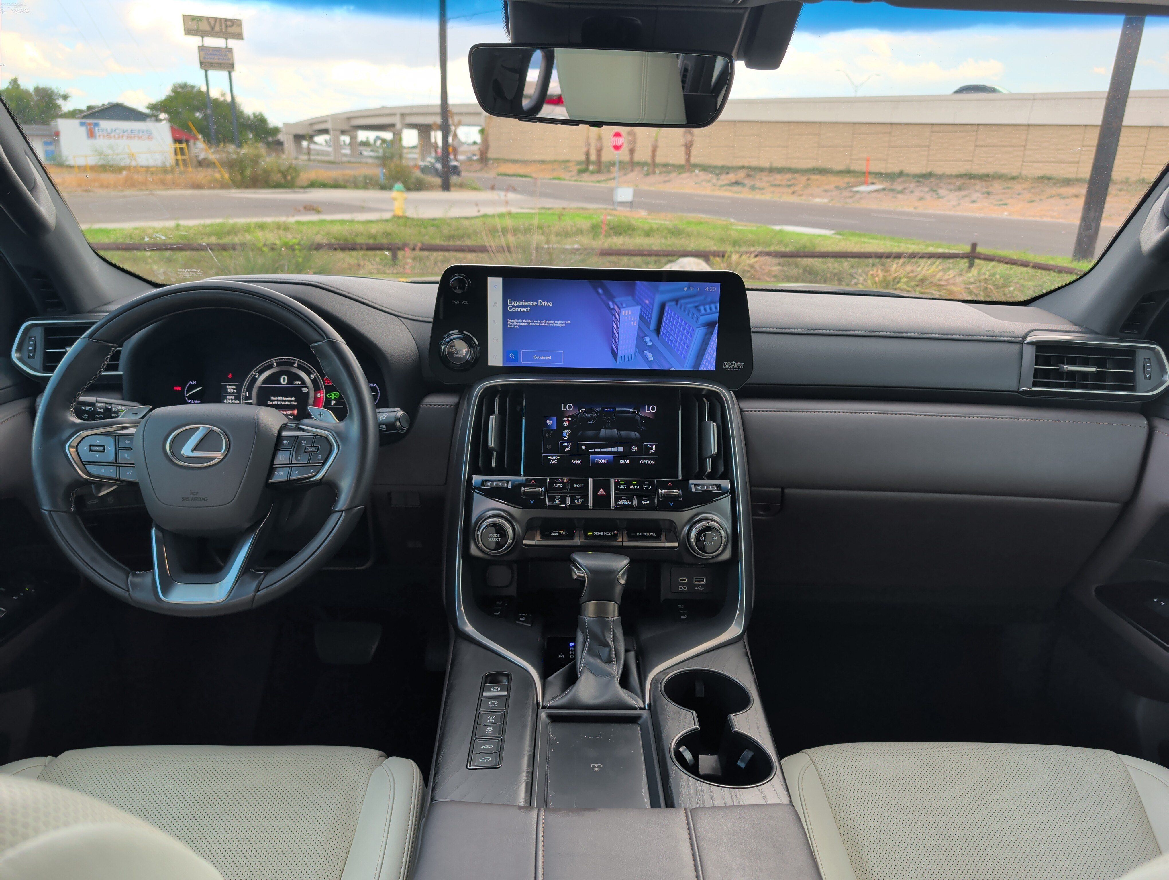 Used 2022 Lexus LX 600 4WD w/ Appearance Package image 23