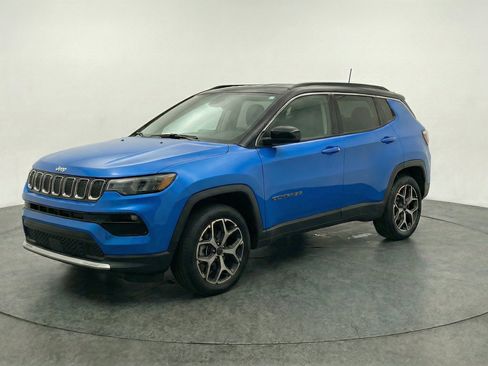 Used 2025 Jeep Compass Limited AWD/4WD image 3