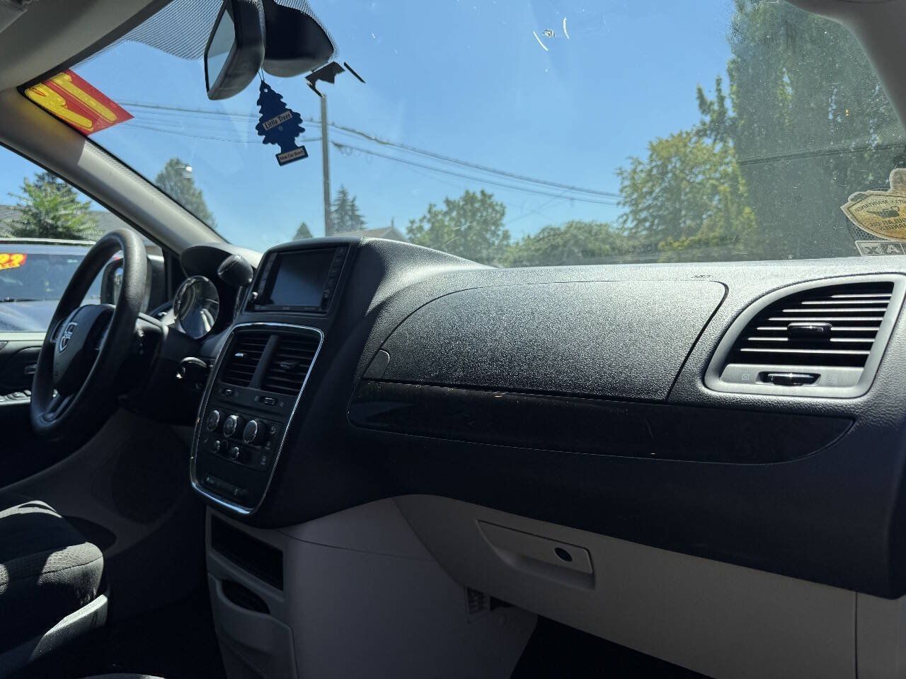 Used 2019 Dodge Grand Caravan SE w/ UConnect Hands-Free Group FWD image 14